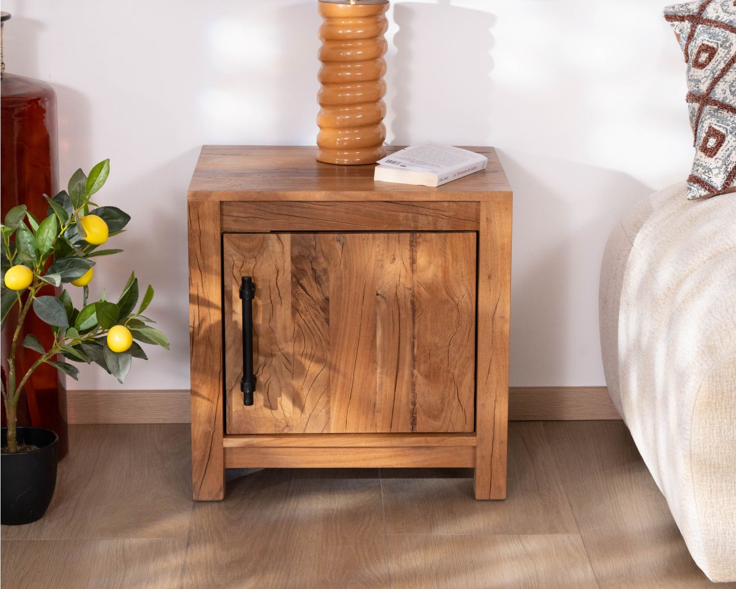 Table de chevet en bois recyclé esprit maison de campagne "Mokal"