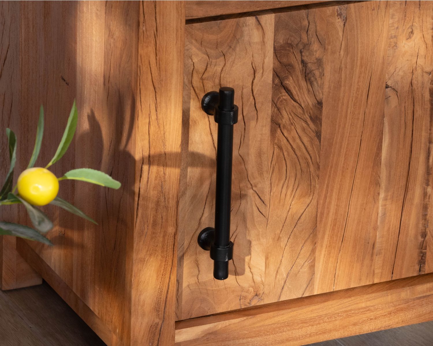Table de chevet en bois recyclé esprit maison de campagne "Mokal"
