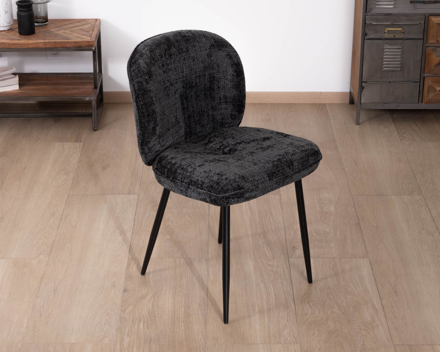 Lot de 2 chaises de repas design arrondi en tissu noir et pieds métal "Kinsac"
