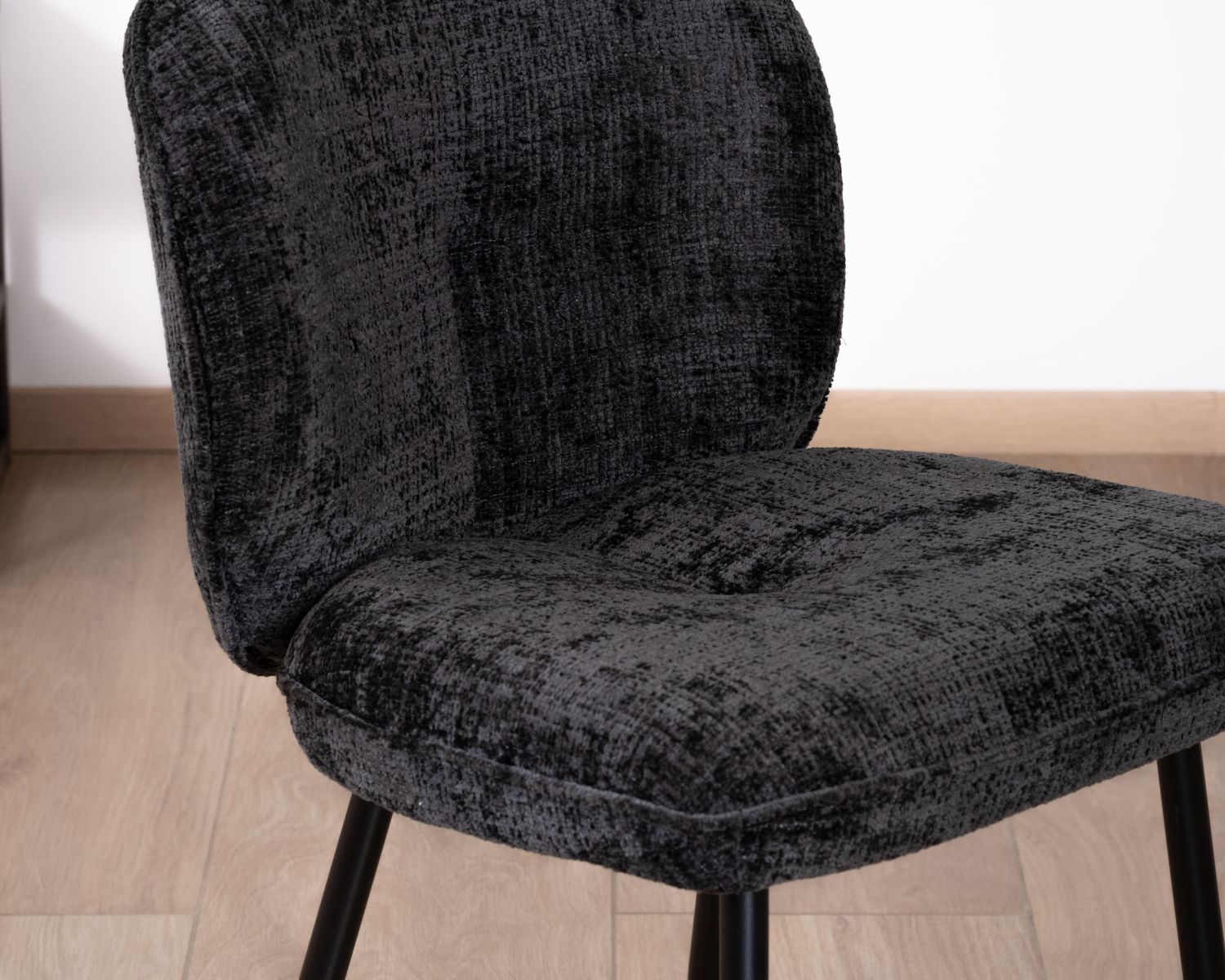 Lot de 2 chaises de repas design arrondi en tissu noir et pieds métal "Kinsac"