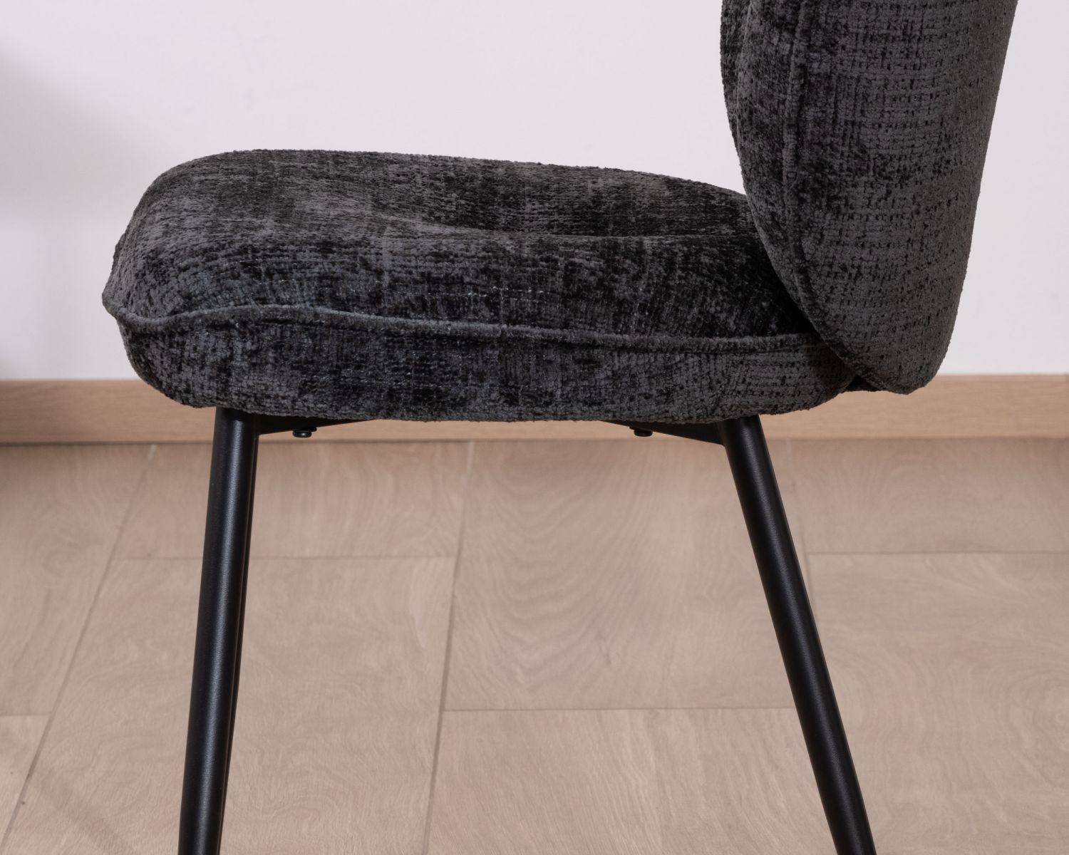 Lot de 2 chaises de repas design arrondi en tissu noir et pieds métal "Kinsac"