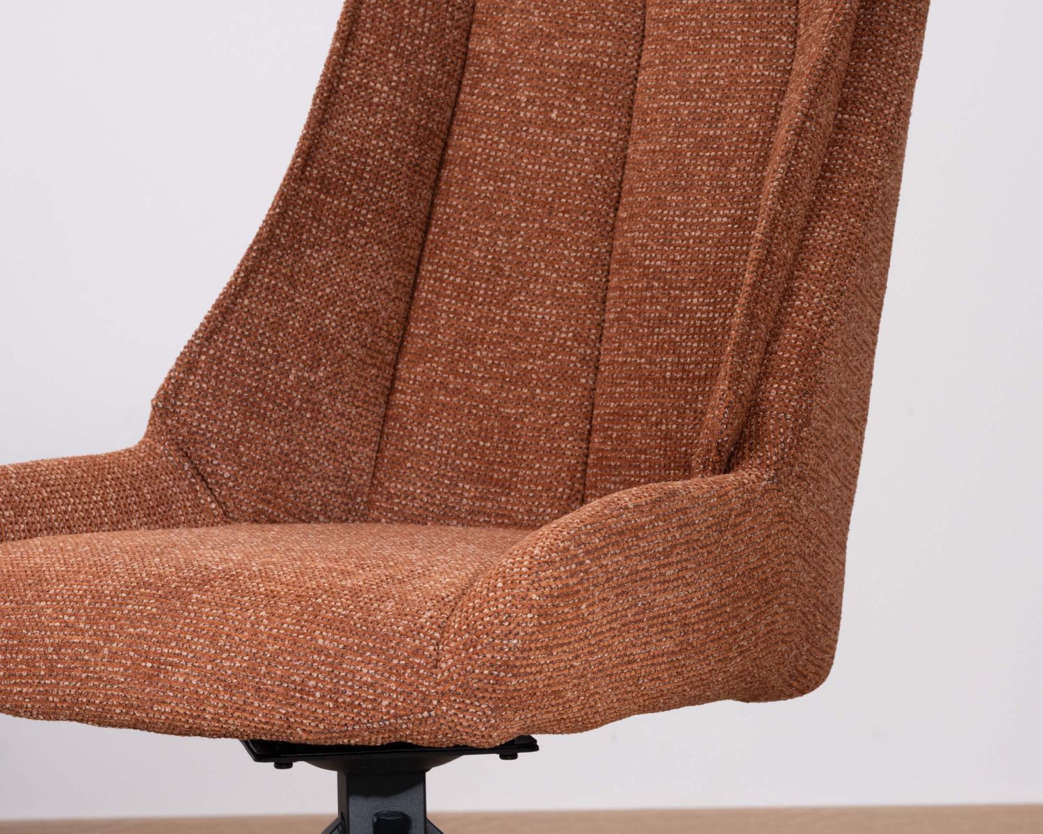 Lot de 2 chaises contemporaines en tissu terracotta "Webber" pied pivotant noir