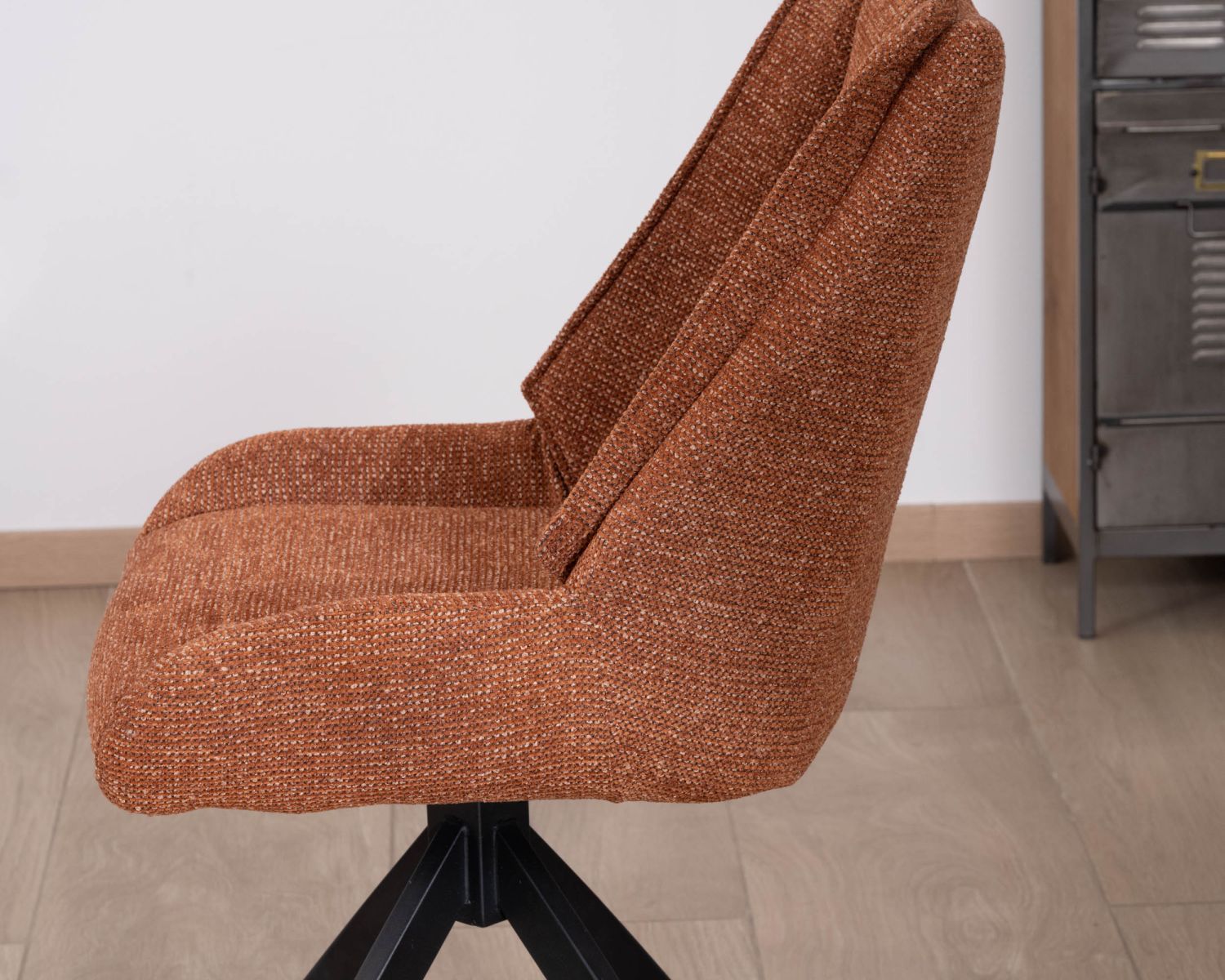 Lot de 2 chaises contemporaines en tissu terracotta "Webber" pied pivotant noir