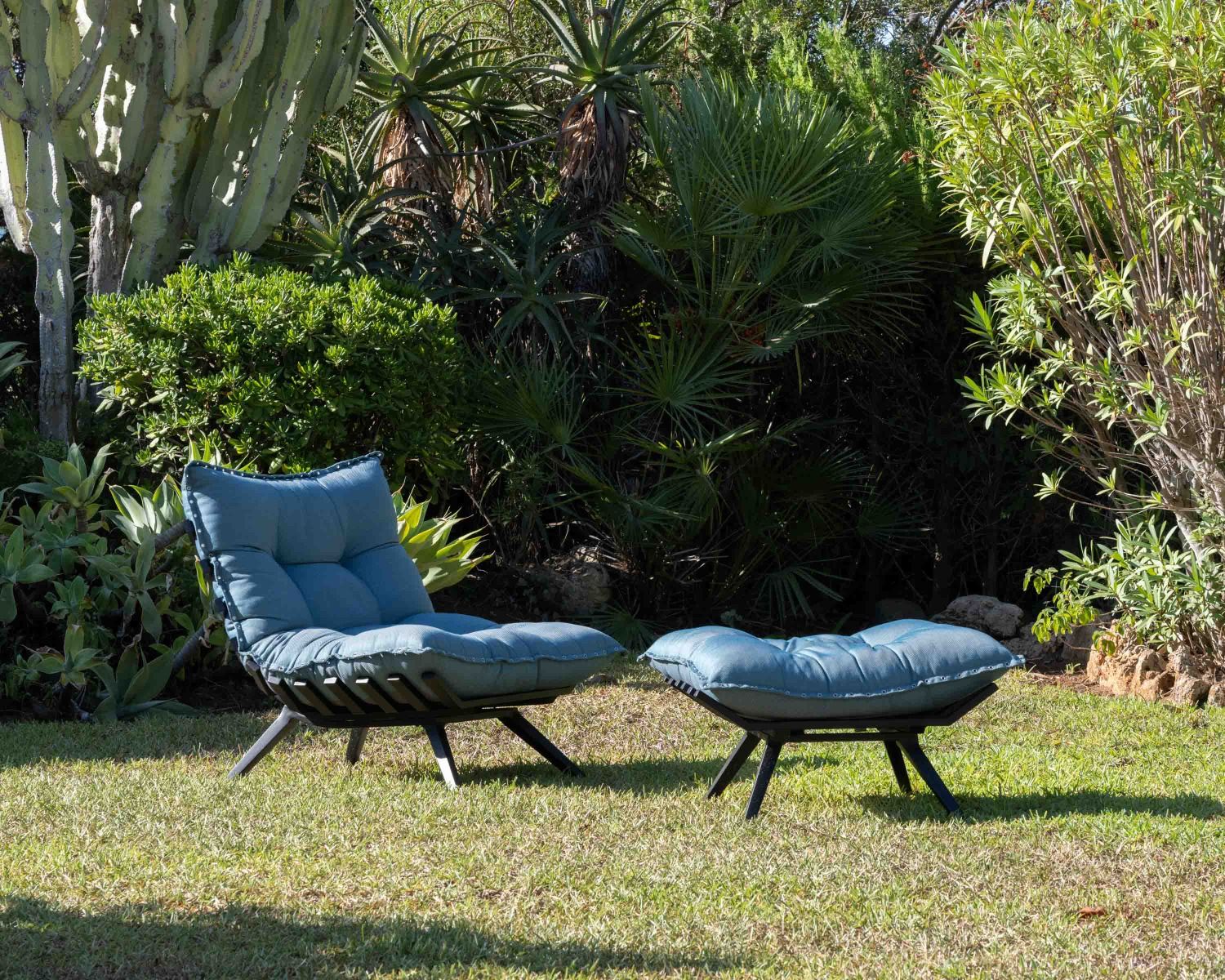 Chaise longue haut de gamme turquoise et noire avec repose-pieds modulaire "Lisca"