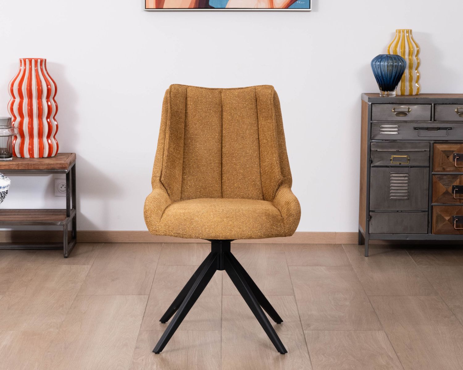 Lot de 2 chaises de repas pivotantes et matelassée en tissu moutarde "Webber"