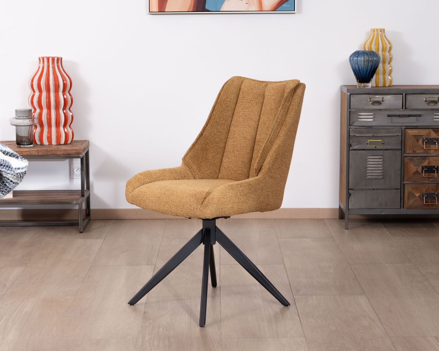 Lot de 2 chaises de repas pivotantes et matelassée en tissu moutarde "Webber"