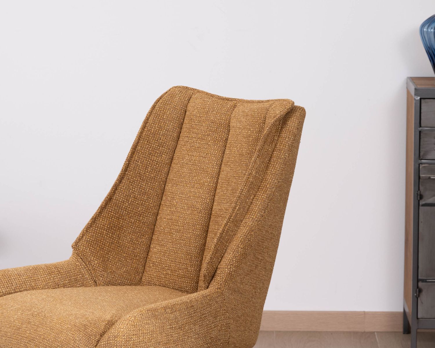 Lot de 2 chaises de repas pivotantes et matelassée en tissu moutarde "Webber"