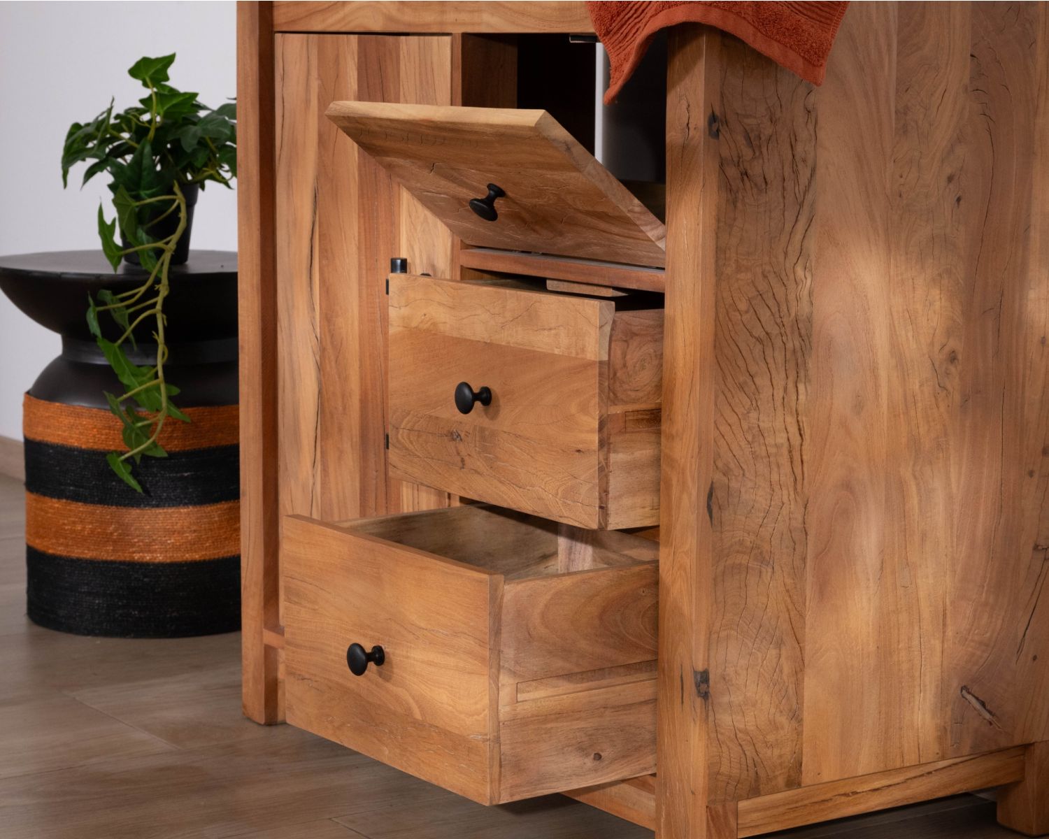 Meuble sous vasque 80 cm en bois recyclé "Mokal" esprit maison de campagne