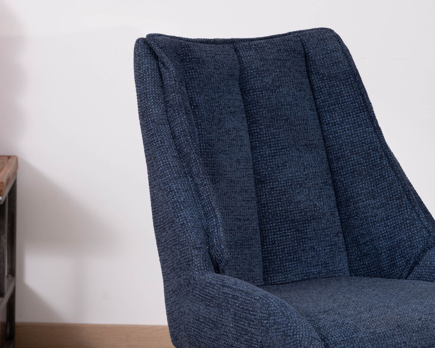 Lot de 2 chaises de repas en tissu bleu nuit "Webber" assise design et pied 4 branches pivotant en métal