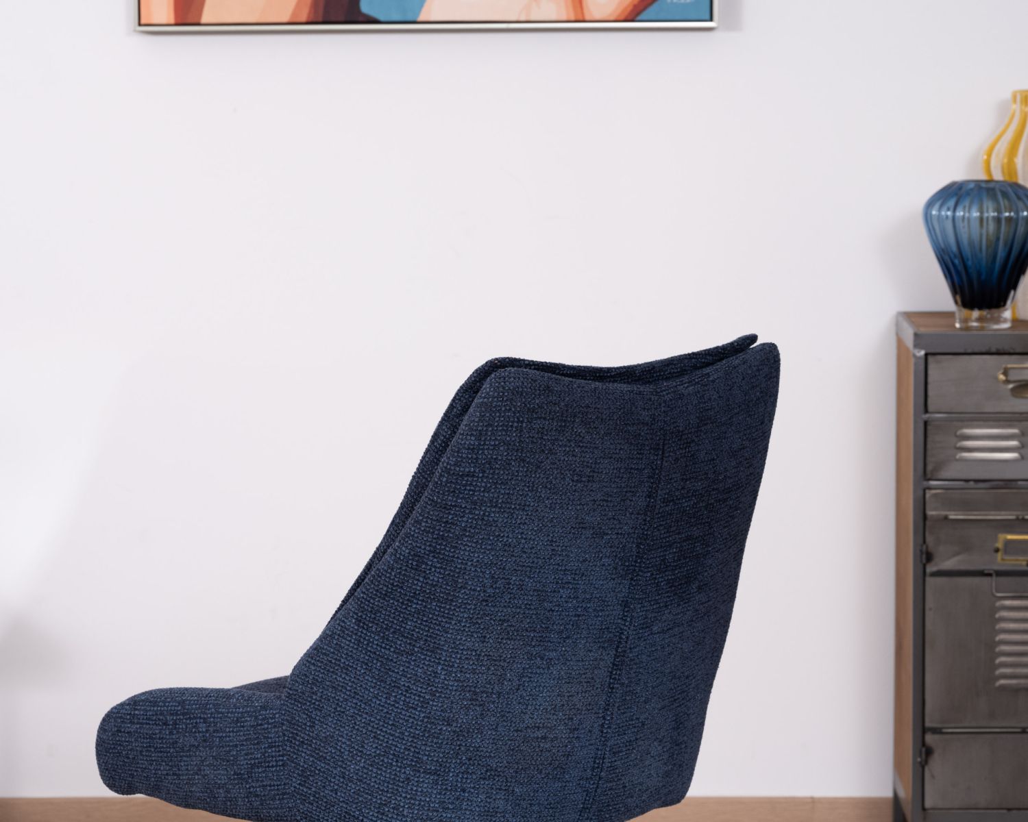 Lot de 2 chaises de repas en tissu bleu nuit "Webber" assise design et pied 4 branches pivotant en métal