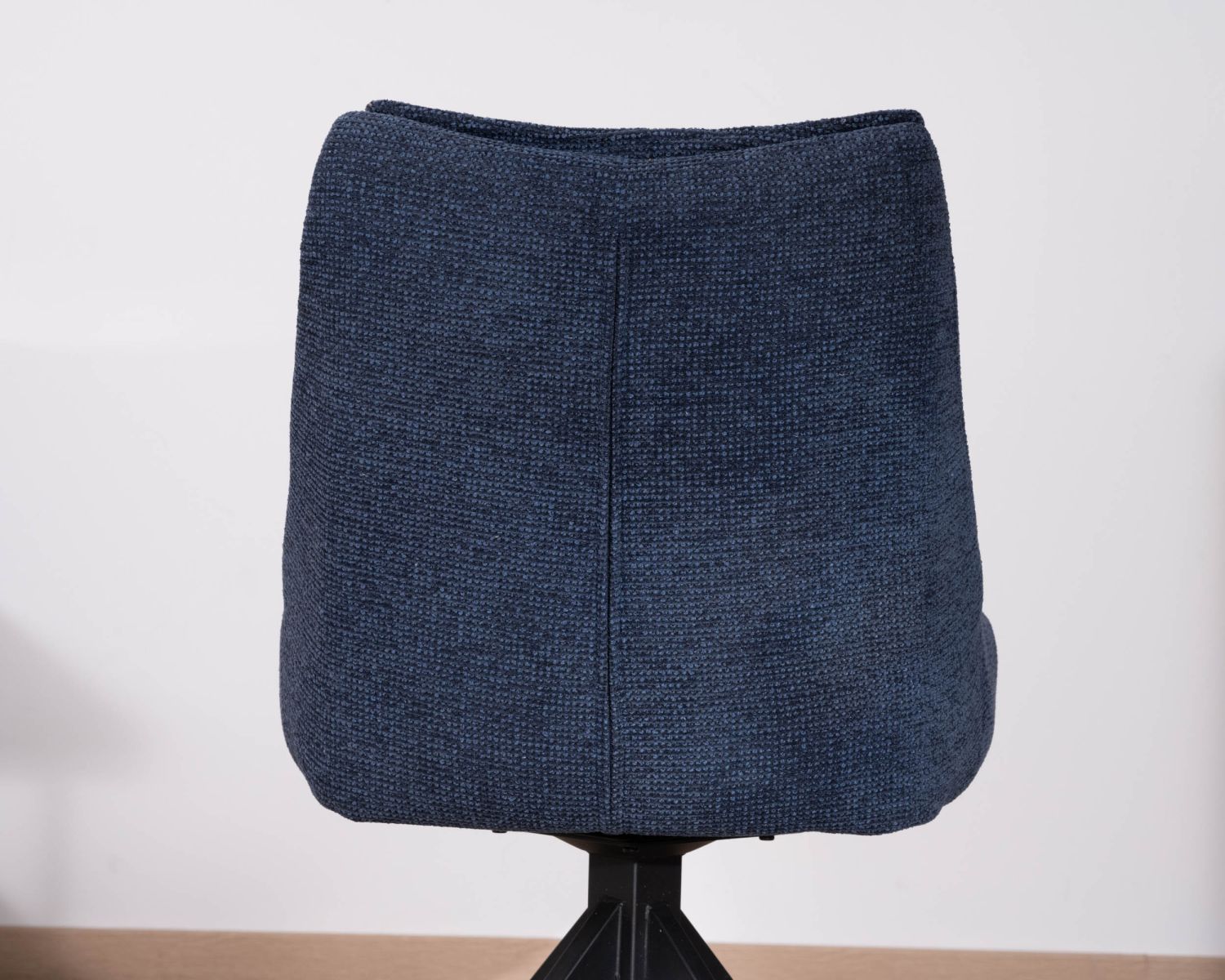 Lot de 2 chaises de repas en tissu bleu nuit "Webber" assise design et pied 4 branches pivotant en métal