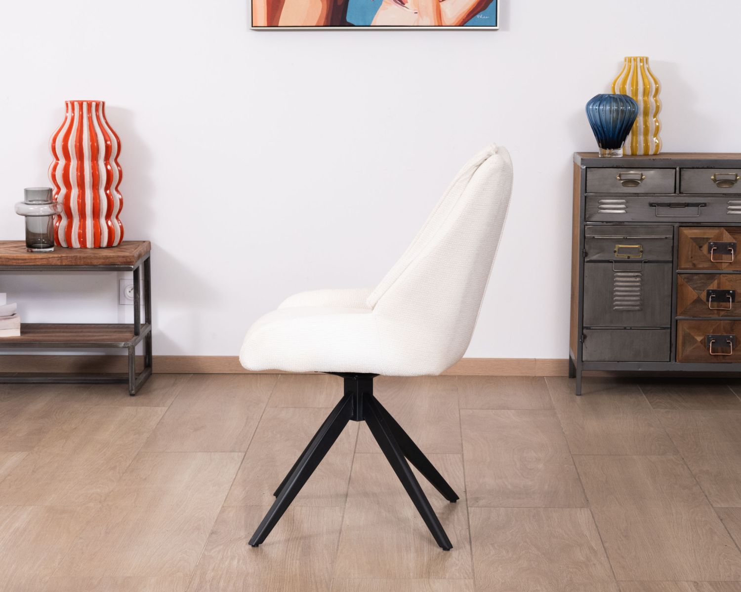 Lot de 2 chaises de repas en tissu blanc et pied pivotant en métal "Webber"