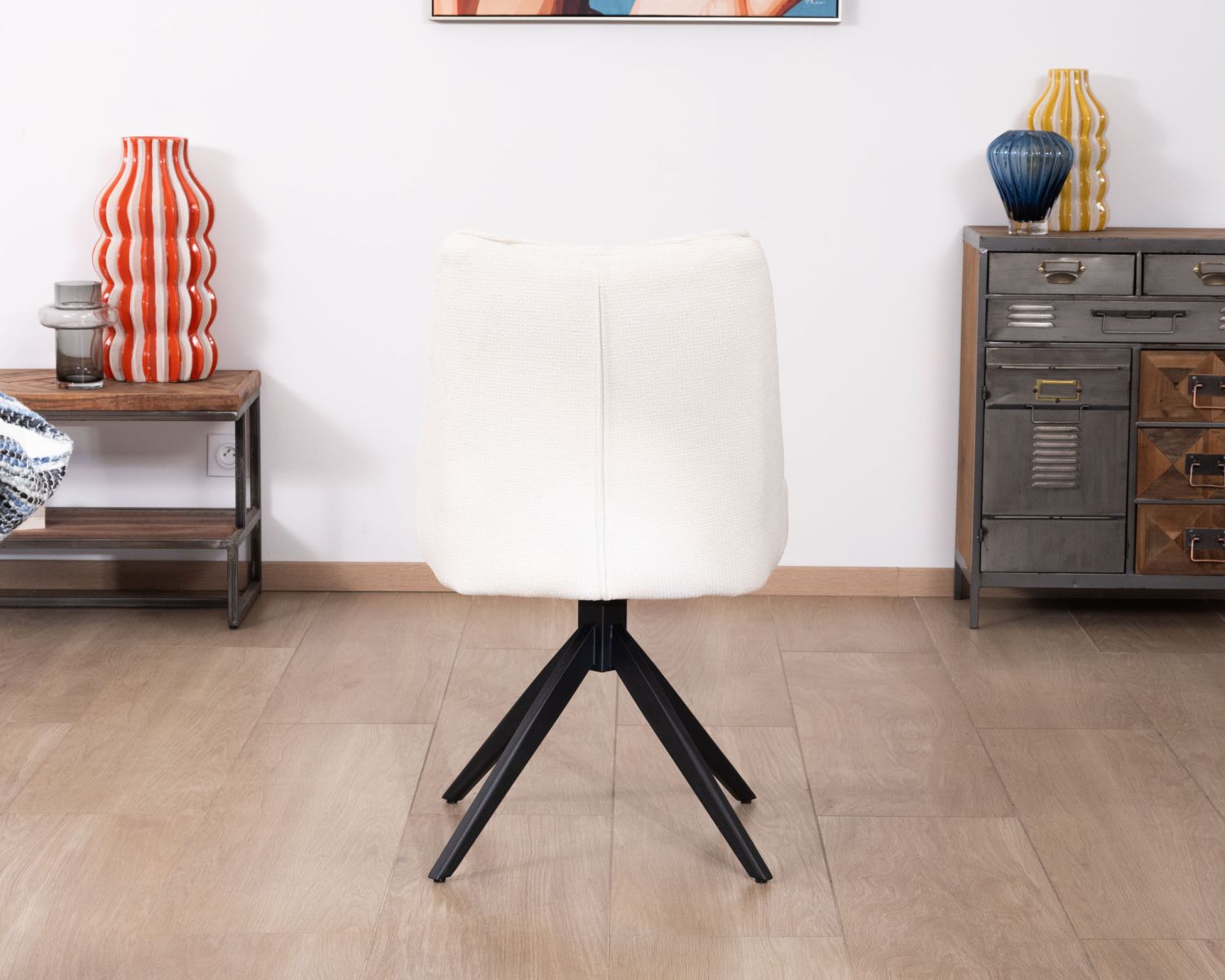 Lot de 2 chaises de repas en tissu blanc et pied pivotant en métal "Webber"