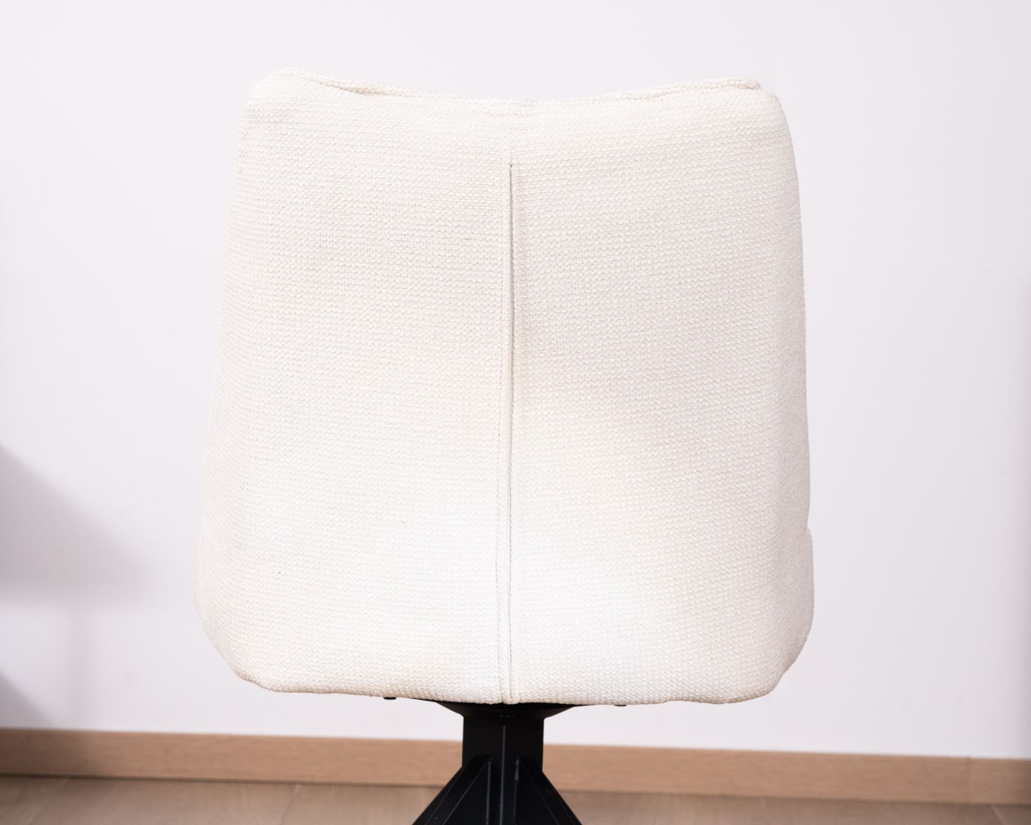 Lot de 2 chaises de repas en tissu blanc et pied pivotant en métal "Webber"