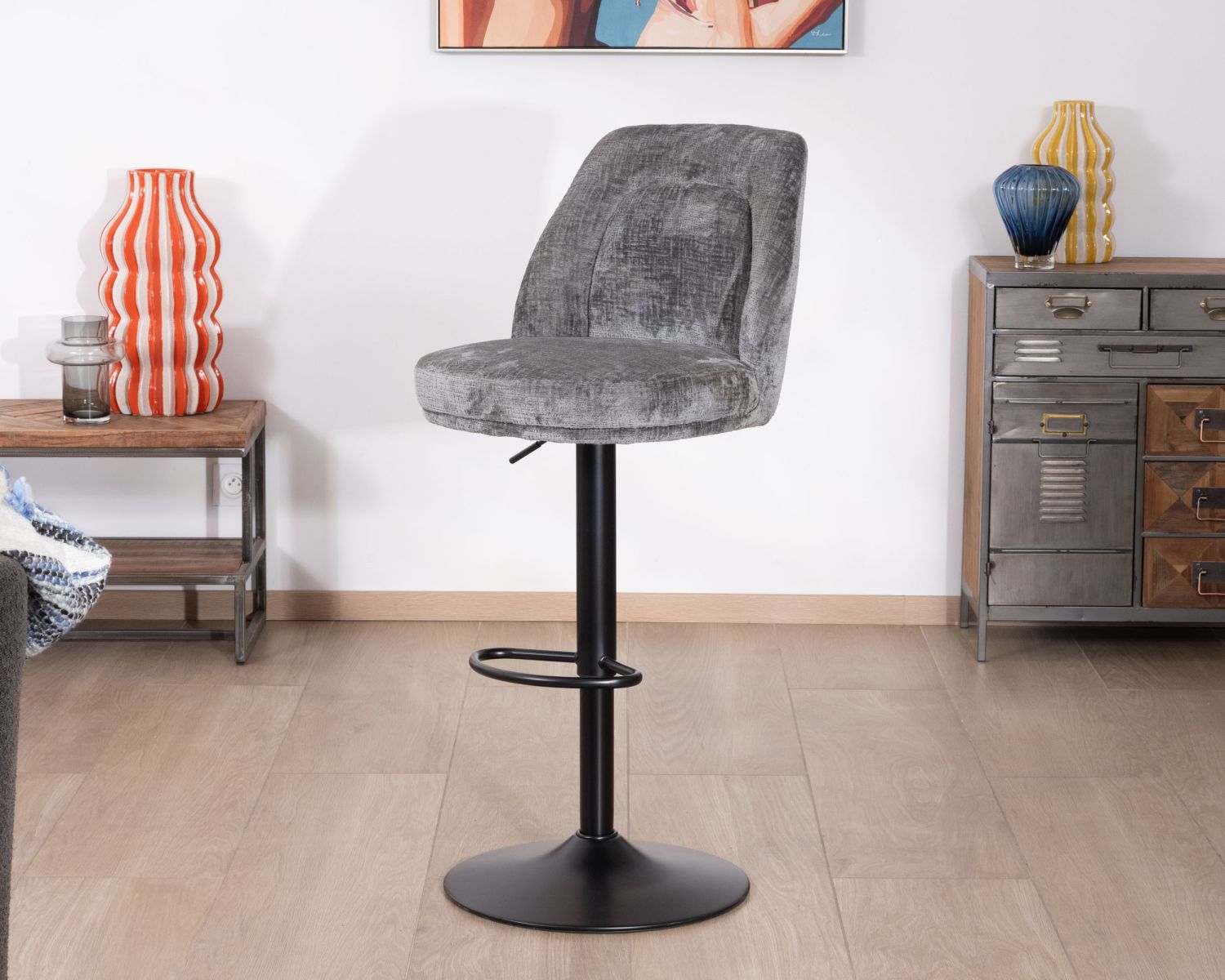 Lot de 2 chaises de bar hauteur réglable en velours gris et pied métal noir "Zoung"