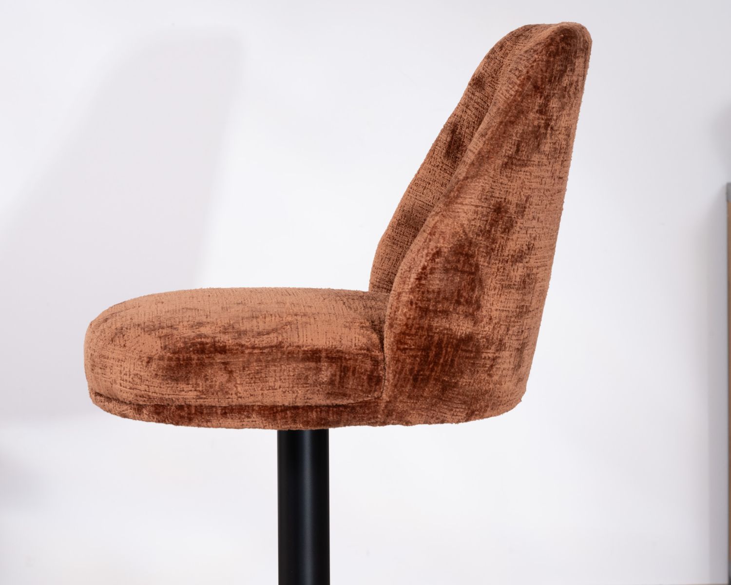 Lot de 2 chaises de bar pivotantes en velours ras terracotta avec dossier haut "Zoung" hauteur réglable