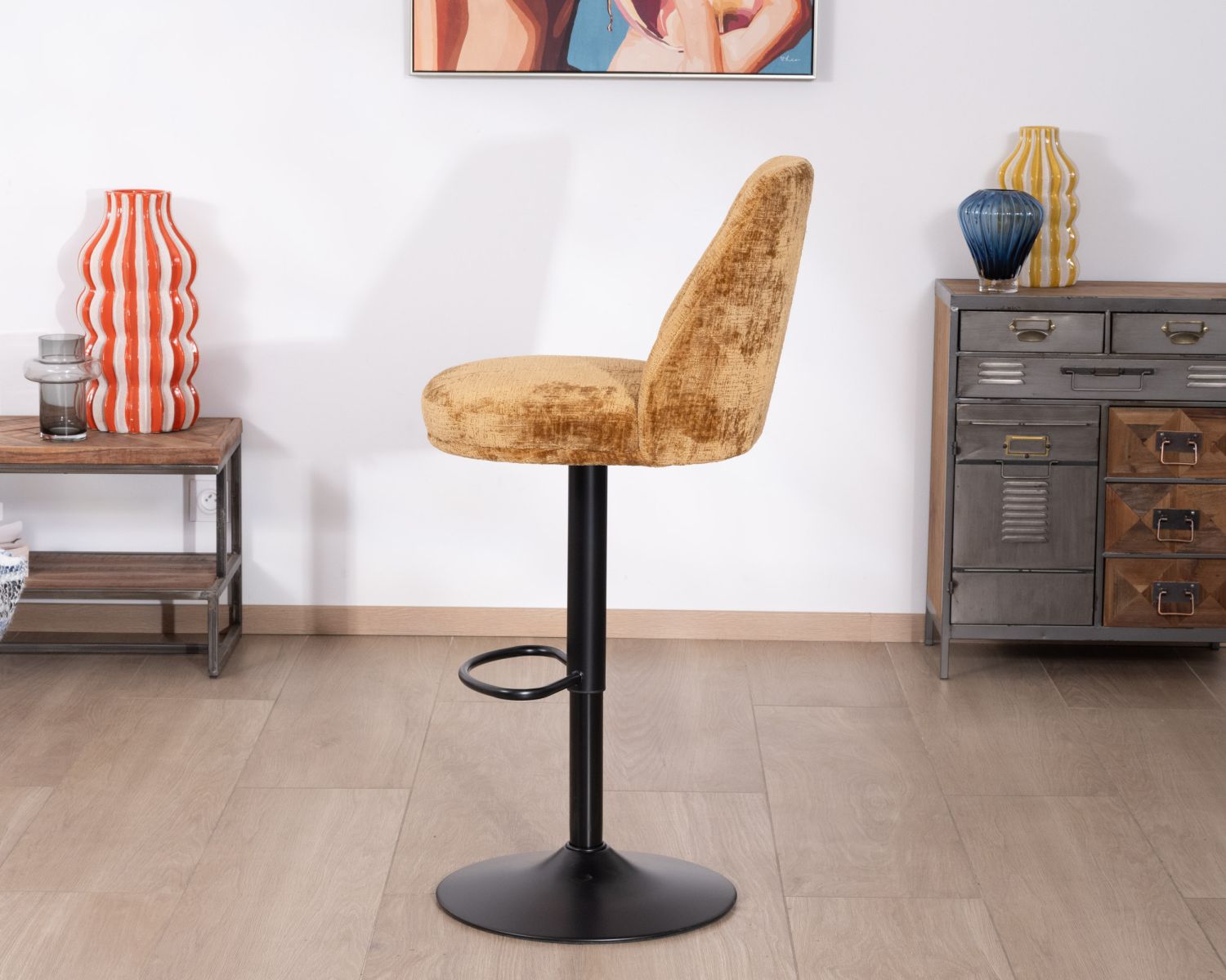 Lot de 2 chaises de bar pivotantes et réglables en velours ocre "Zoung" et pied en métal noir