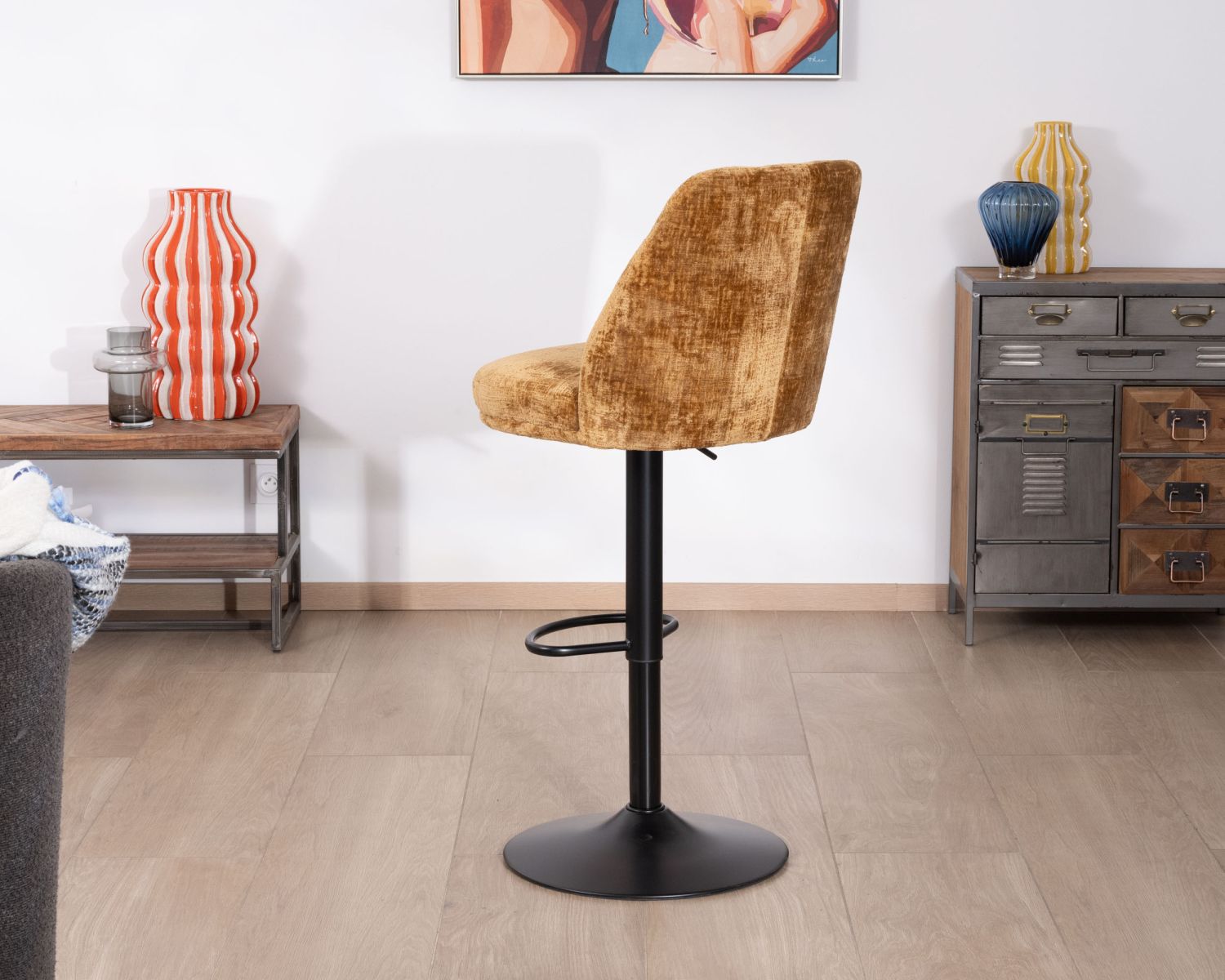 Lot de 2 chaises de bar pivotantes et réglables en velours ocre "Zoung" et pied en métal noir