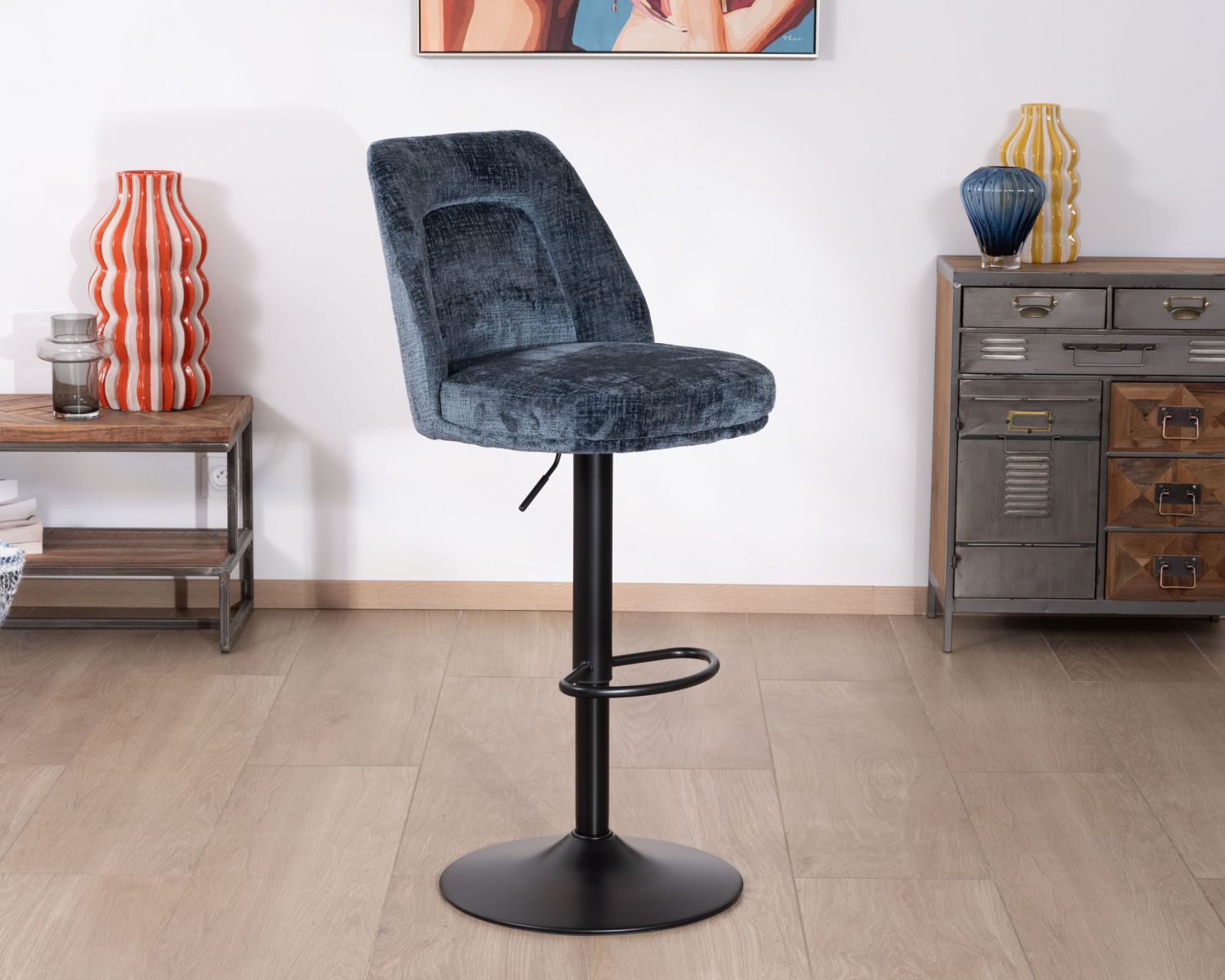 Lot de 2 confortables chaises de bar pivotantes en tissu bleu "Zoung" dossier haut