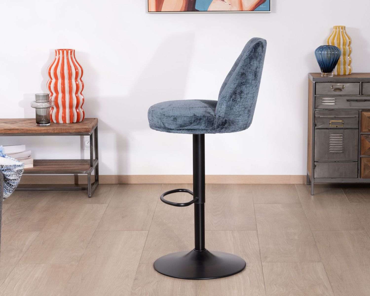 Lot de 2 confortables chaises de bar pivotantes en tissu bleu "Zoung" dossier haut