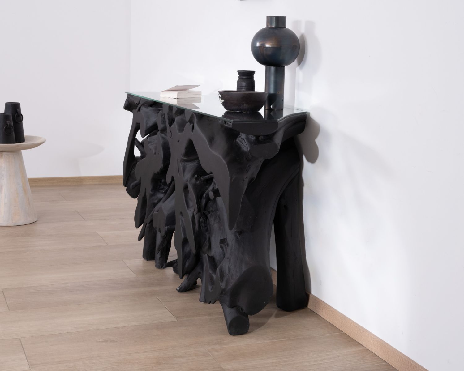 Console 150 cm en racine de teck teintée noir avec plateau verre "Jungle"