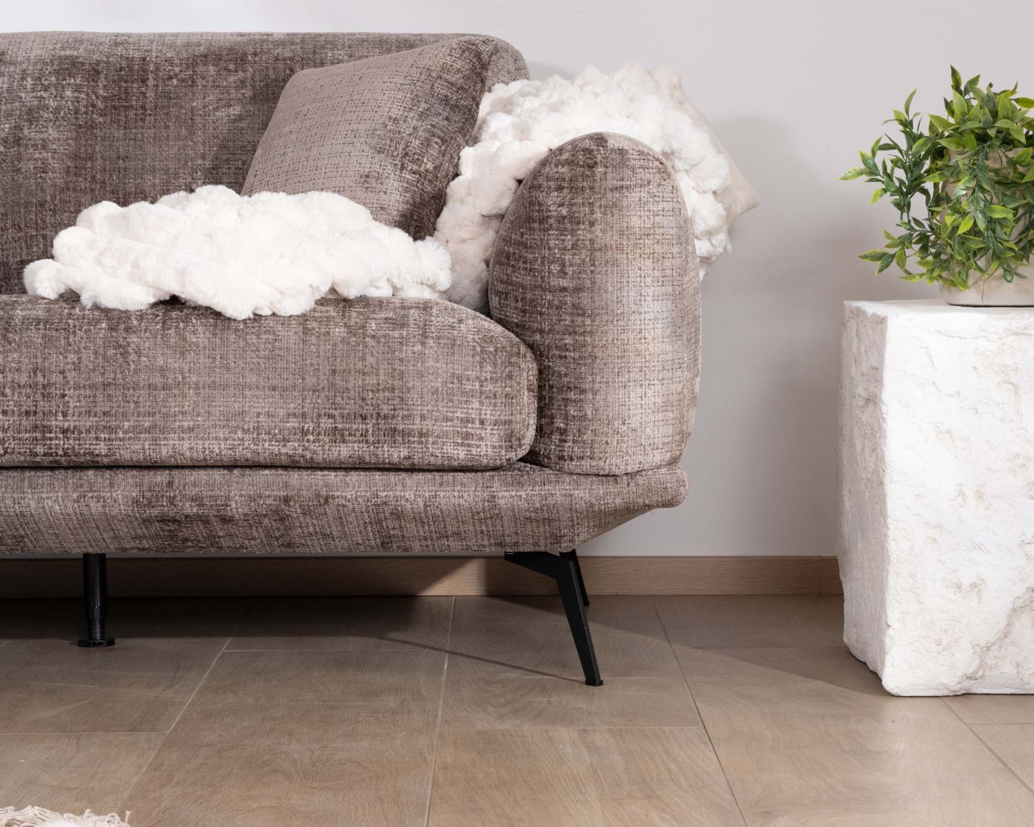 Canapé 3 places esprit rétro en tissu chenillé doux gris cendré "Paloma"