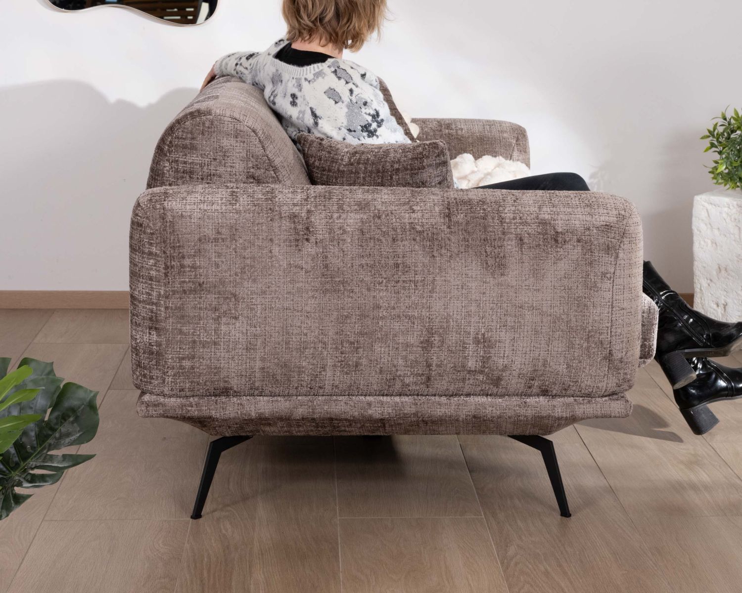 Canapé 3 places esprit rétro en tissu chenillé doux gris cendré "Paloma"