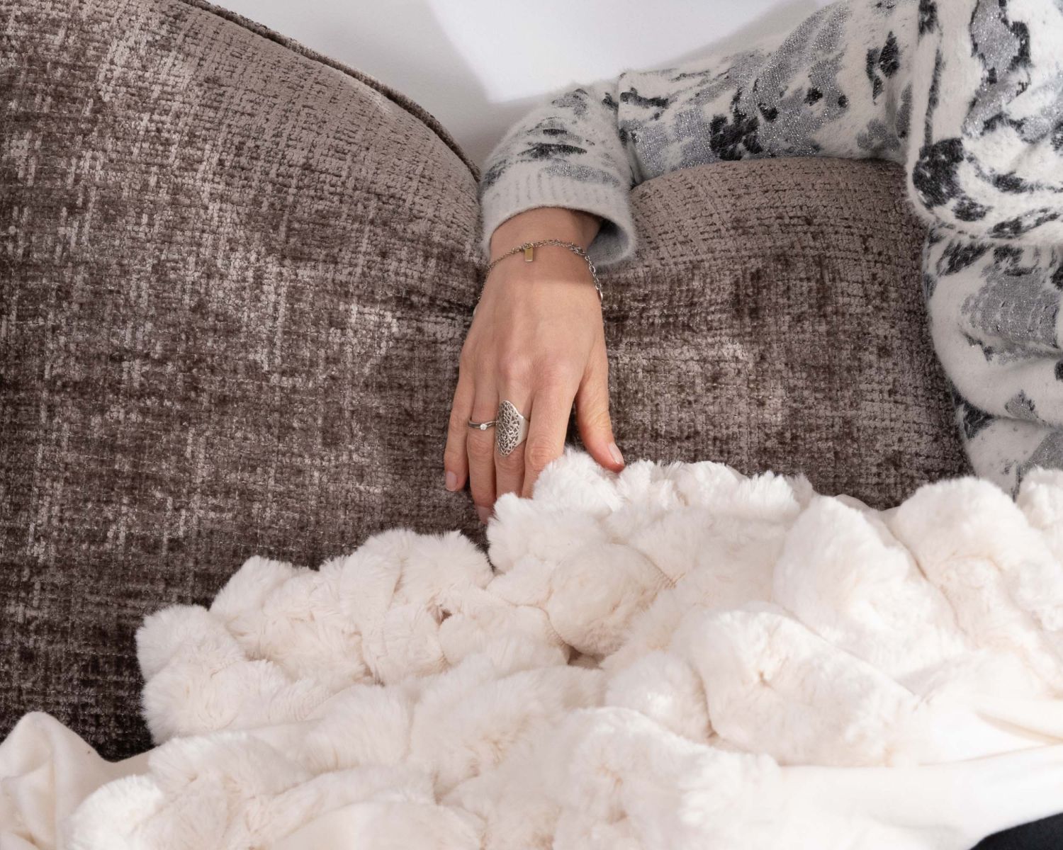 Canapé angle gauche ultra confort en tissu chenillé doux gris cendre "Hasting"