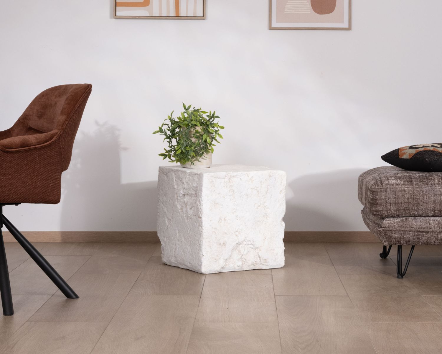 Table d'appoint design cube en oxyde de magnésium "Ios"