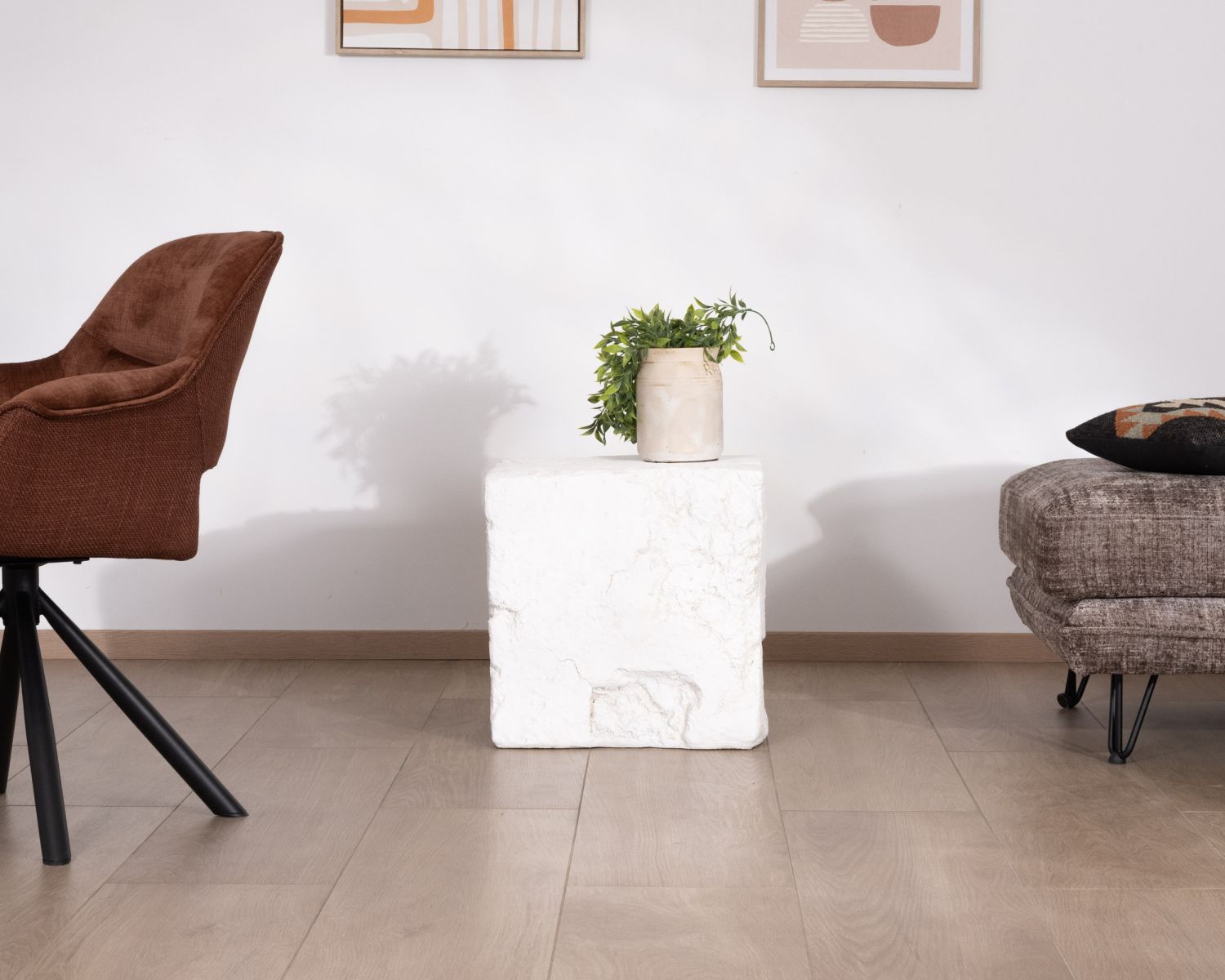 Table d'appoint design cube en oxyde de magnésium "Ios"