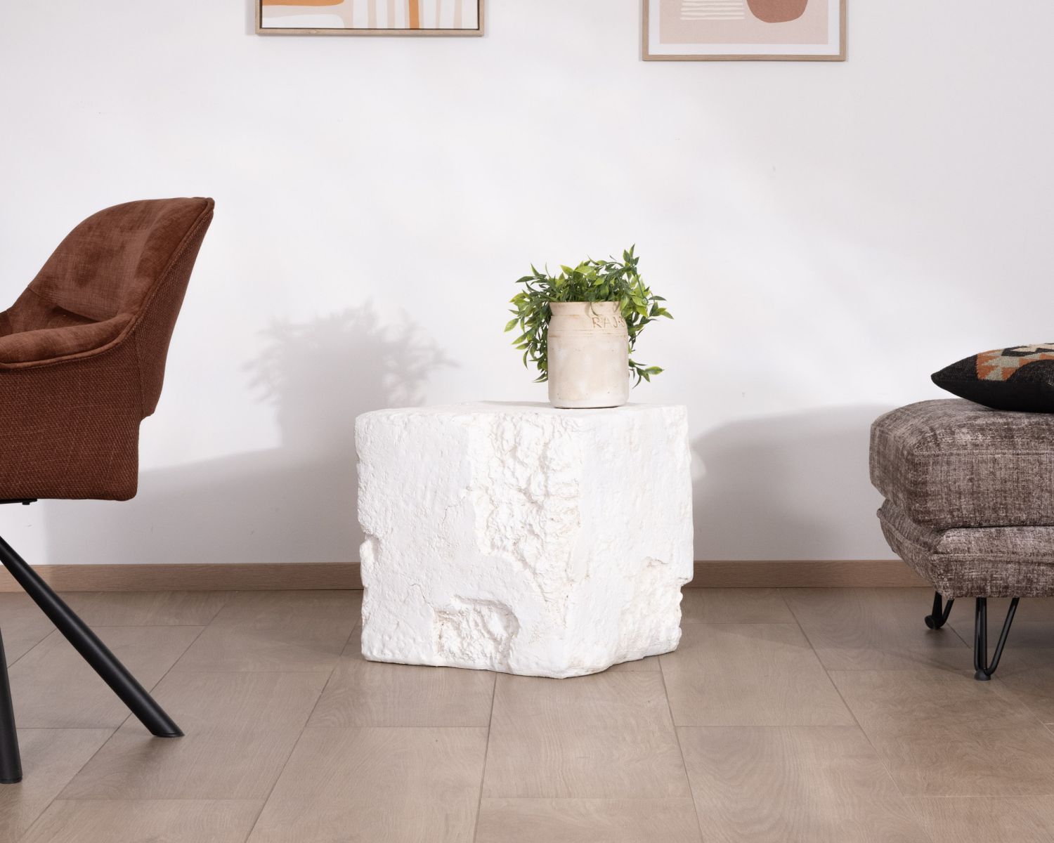 Table d'appoint design cube en oxyde de magnésium "Ios"