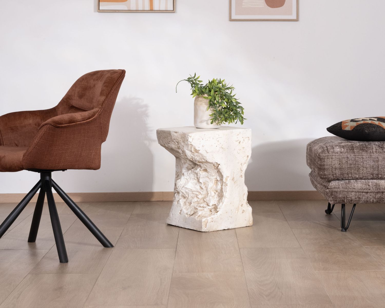 Sellette design minéral naturel "Tinos" en oxyde de magnésium