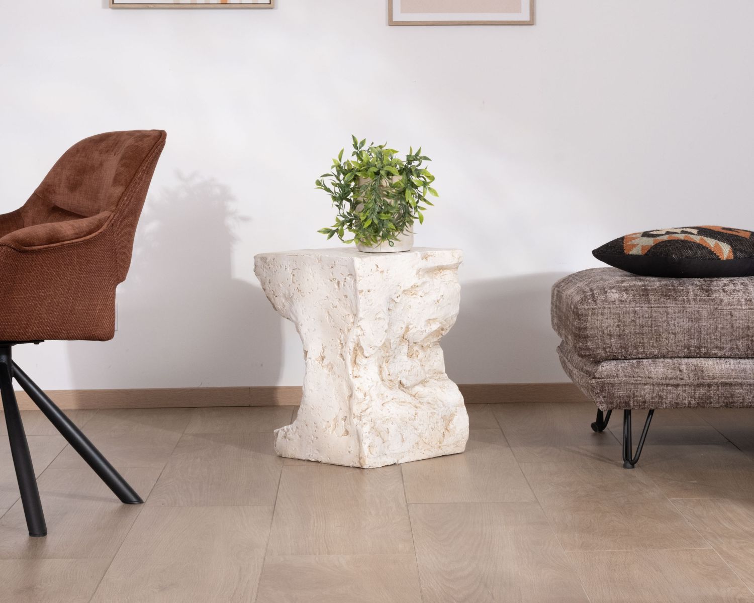 Sellette design minéral naturel "Tinos" en oxyde de magnésium