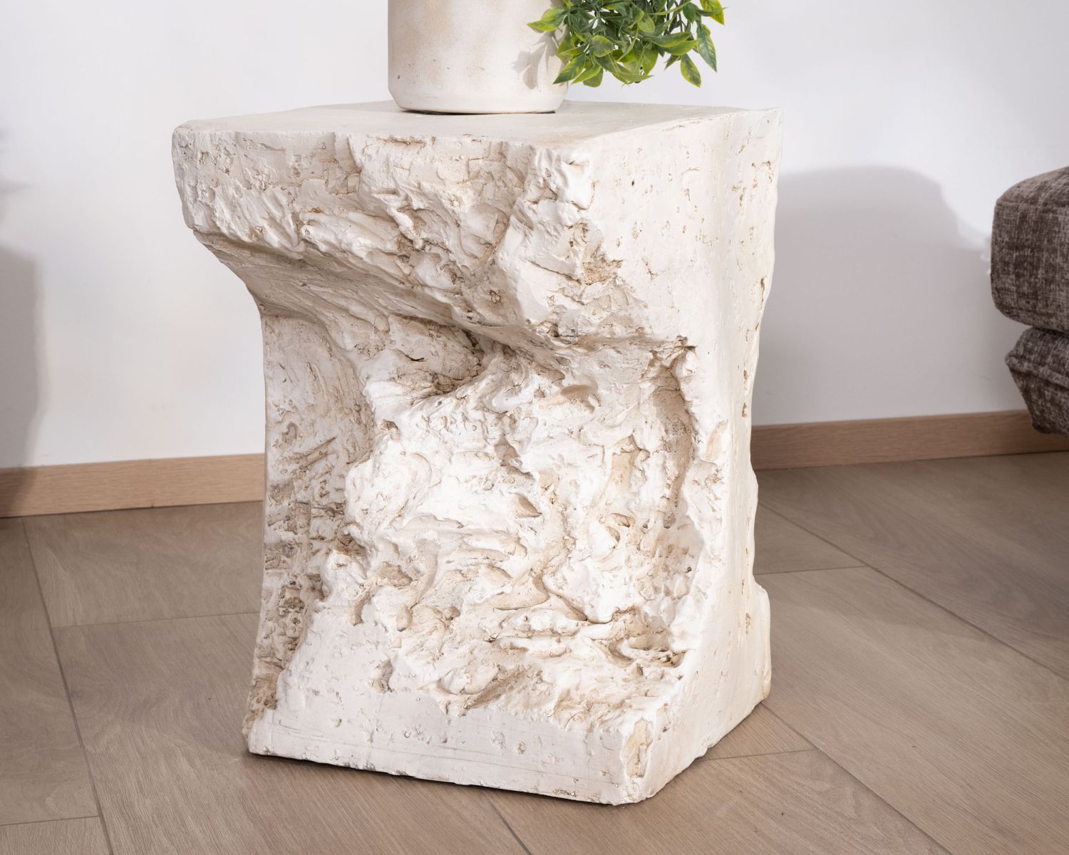 Sellette design minéral naturel "Tinos" en oxyde de magnésium