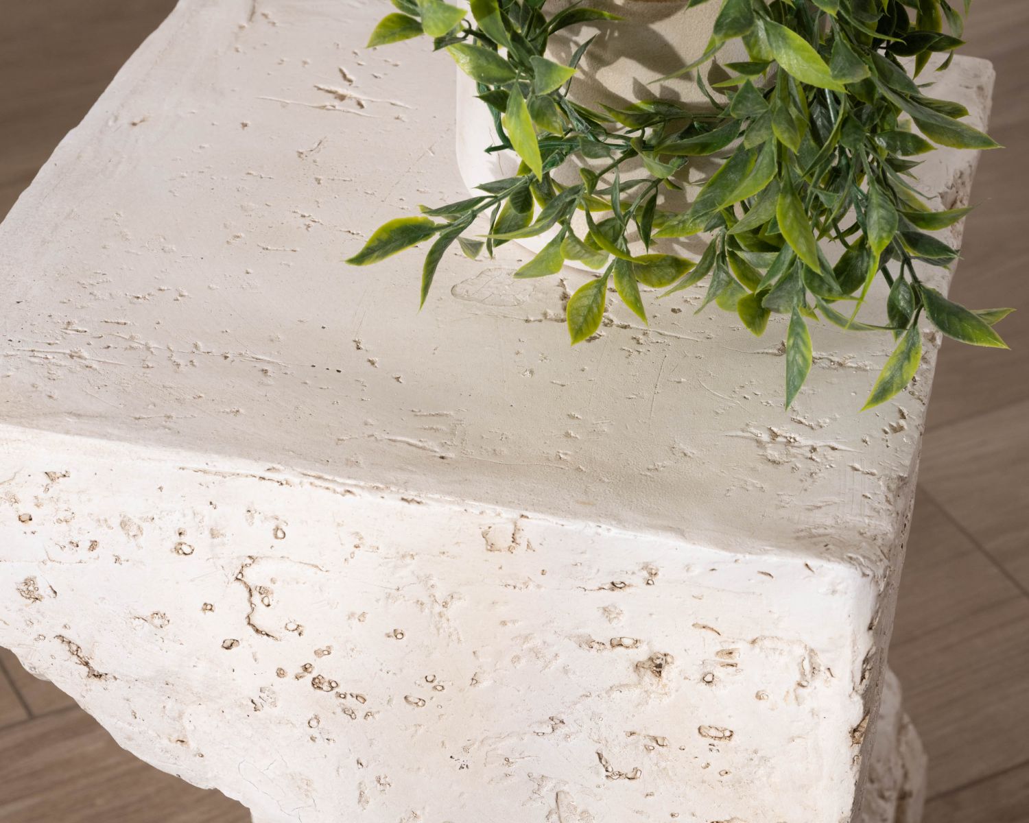 Sellette design minéral naturel "Tinos" en oxyde de magnésium