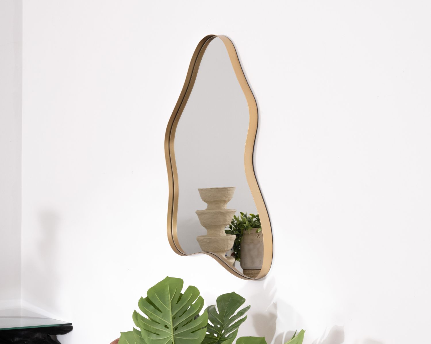 Lot de 2 miroirs forme organique "Patras" encadrement métal doré