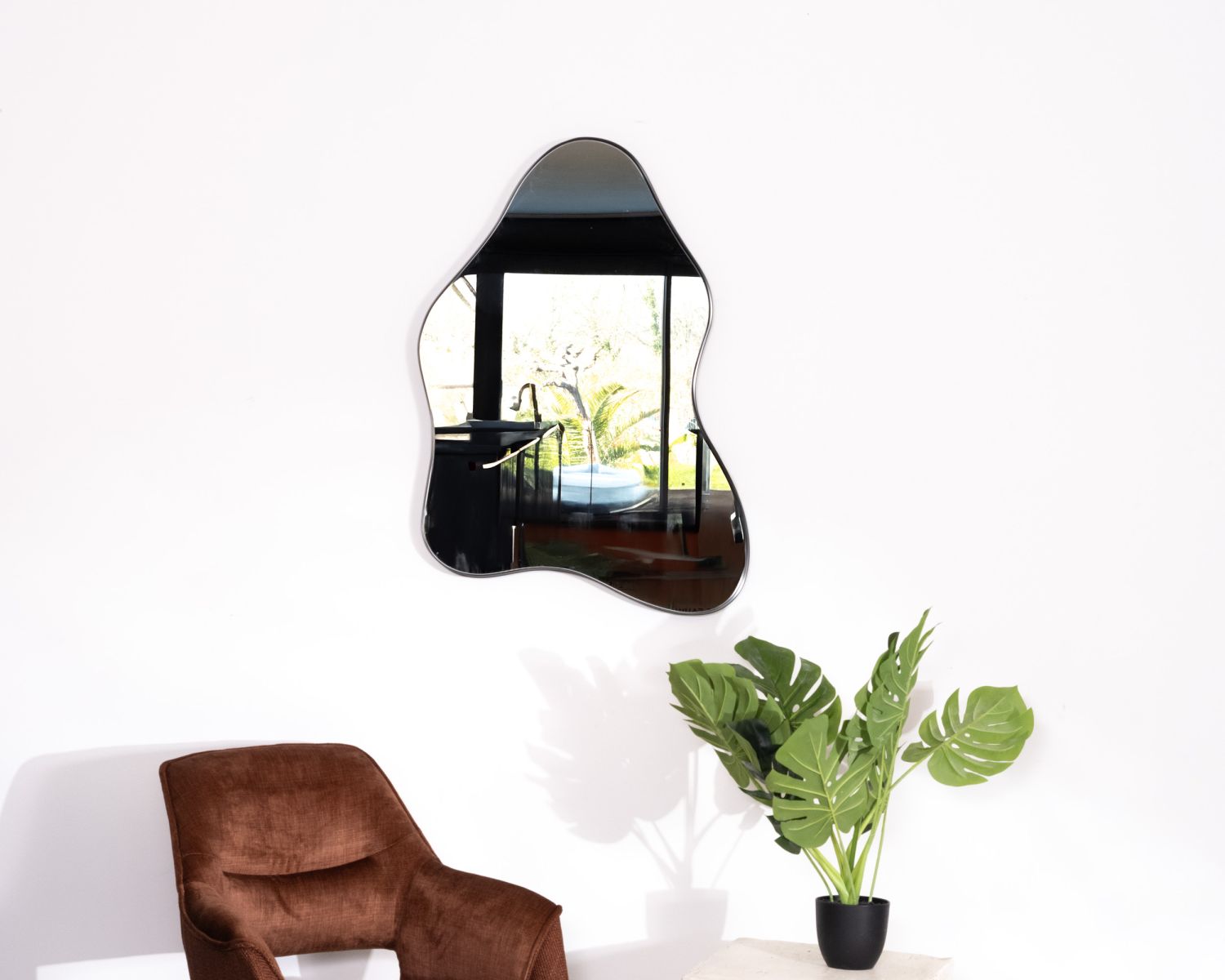 Lot de 2 miroirs forme organique "Patras" encadrement métal doré