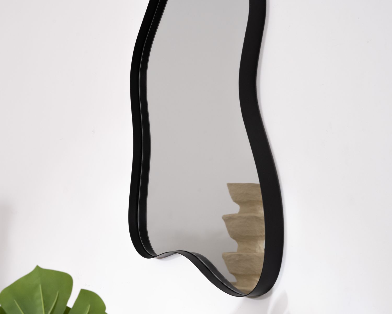 Lot de 2 miroirs forme naturelle avec encadrement en métal noir "Patras"