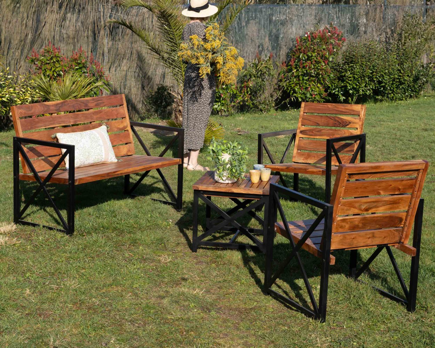 Table d'appoint carrée spécial extérieur en bois et métal "Gardénia" 50x50cm