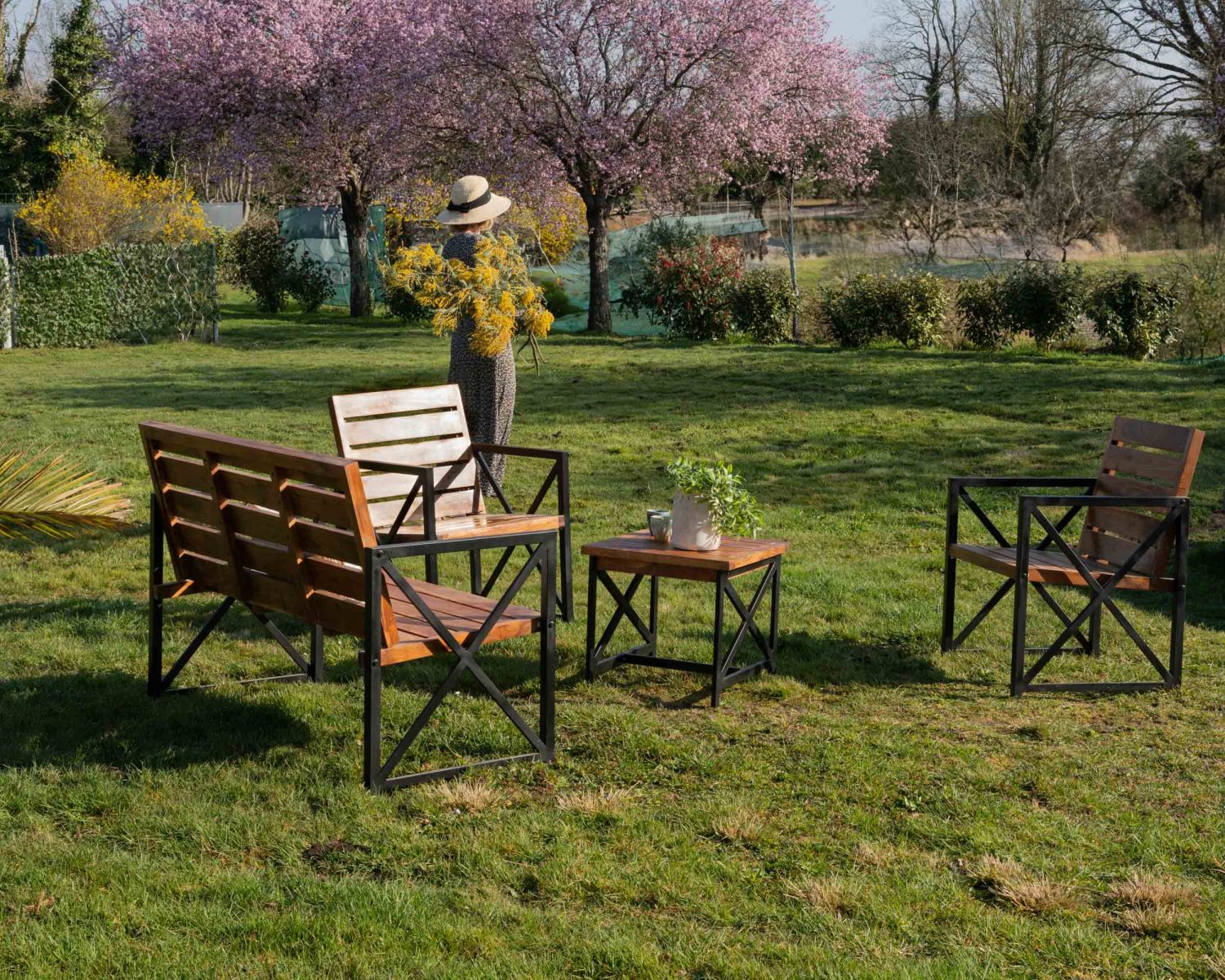 Table d'appoint carrée spécial extérieur en bois et métal "Gardénia" 50x50cm