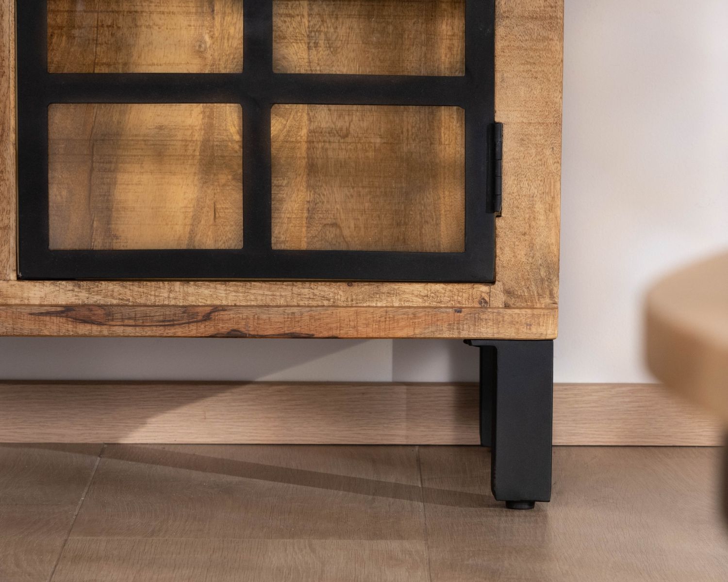 Bahut en manguier massif 3 portes avec vitrine "Manelo" 145 cm