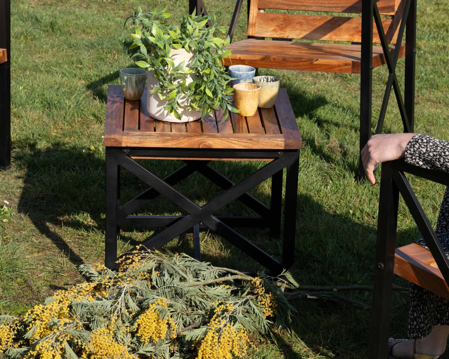 Table d'appoint carrée spécial extérieur en bois et métal "Gardénia" 50x50cm