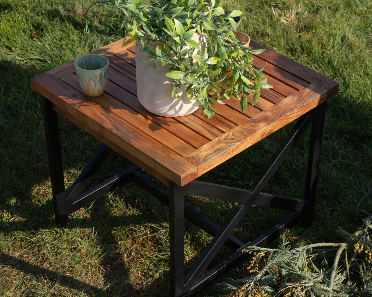 Table d'appoint carrée spécial extérieur en bois et métal "Gardénia" 50x50cm