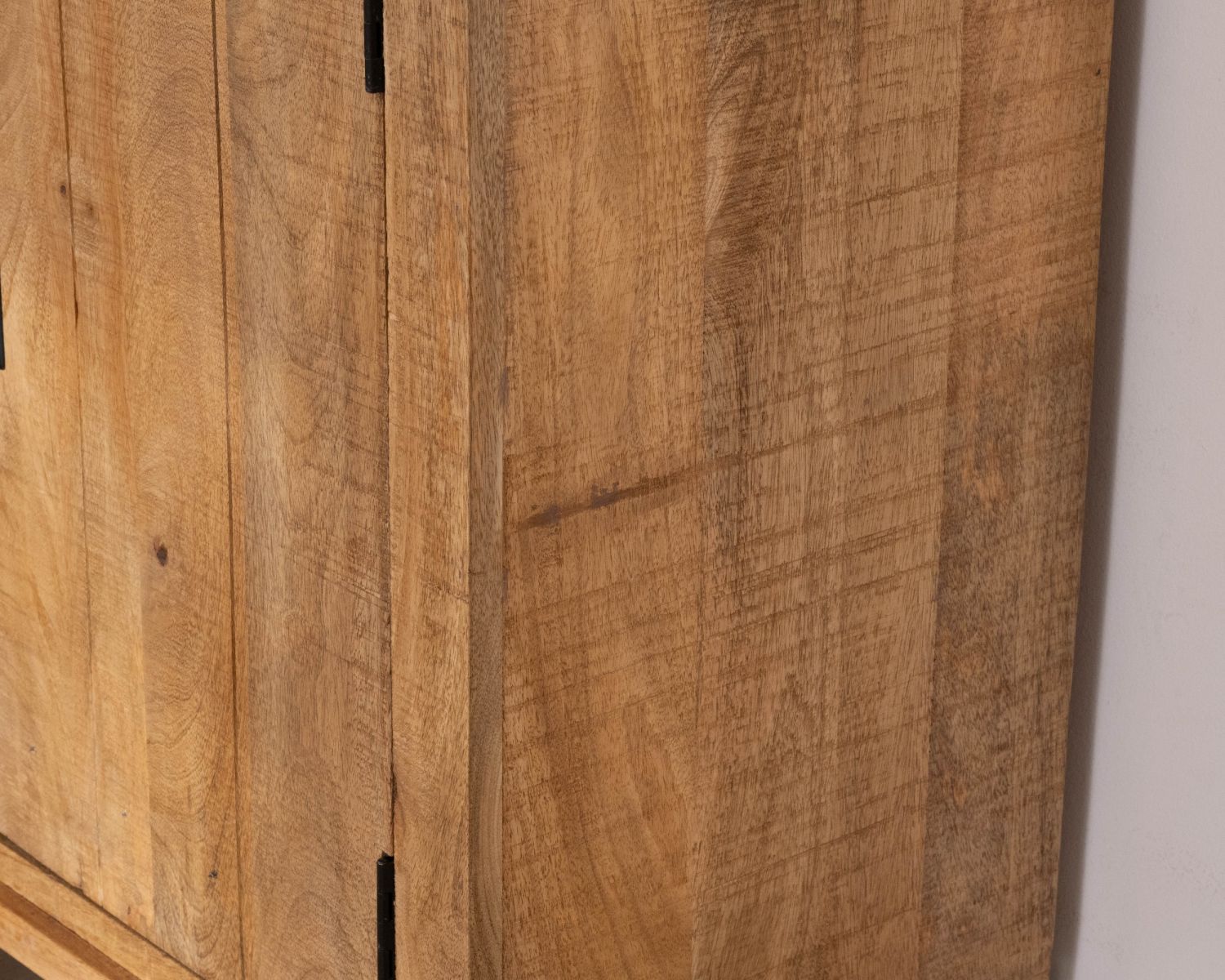 Buffet contemporain en manguier massif 3 portes avec vitrine "Manelo" 175 cm