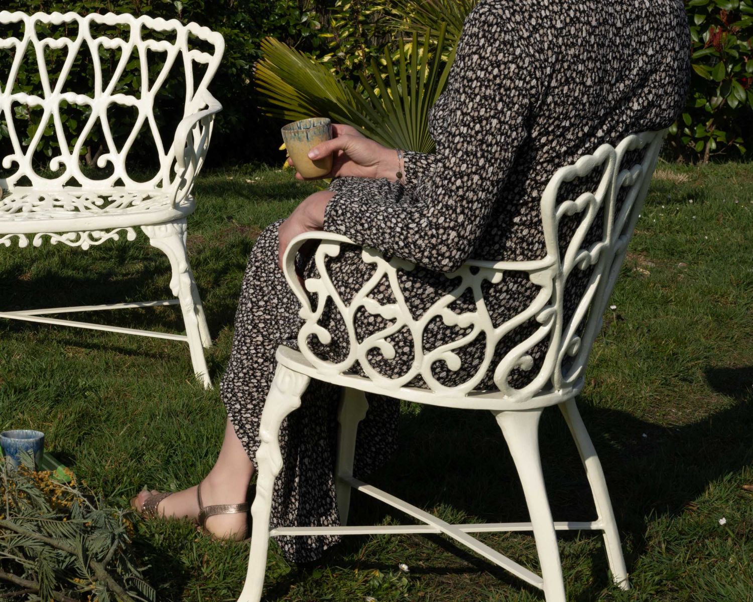 Chaise de jardin en fonte aspect fer forgé blanc vieilli "Gardénia"