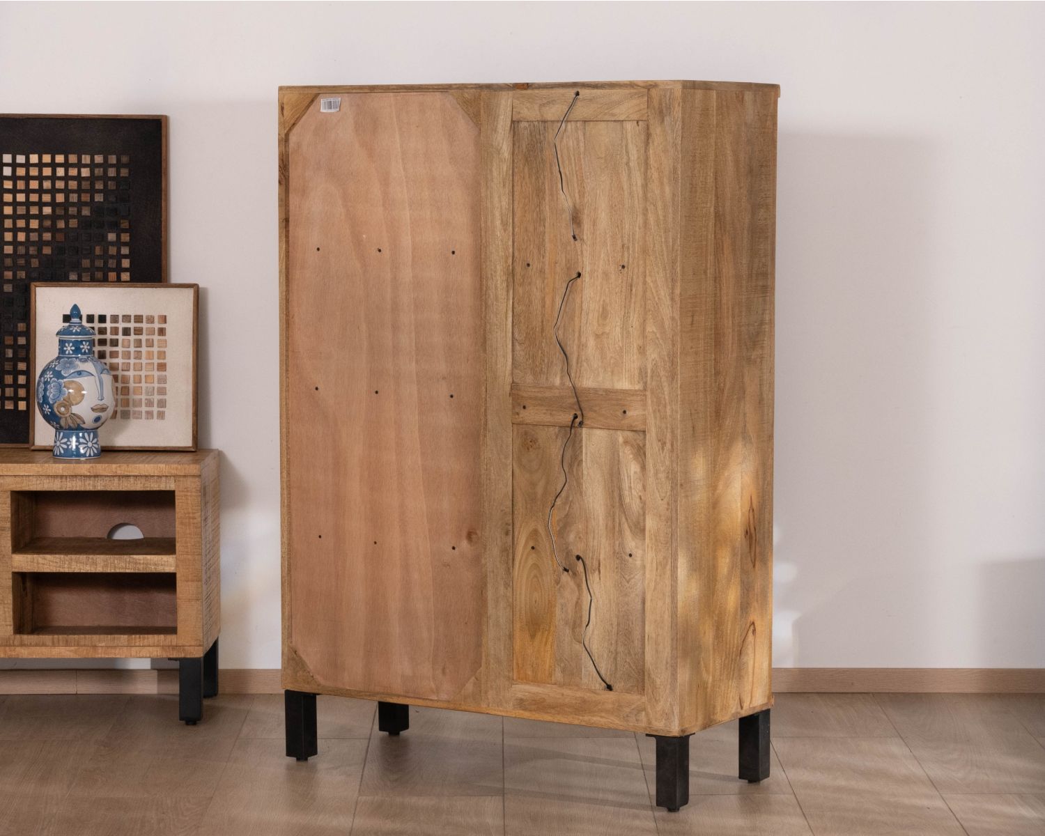 Meuble de rangement contemporain avec porte vitrée et éclairage LED "Manelo" en manguier massif