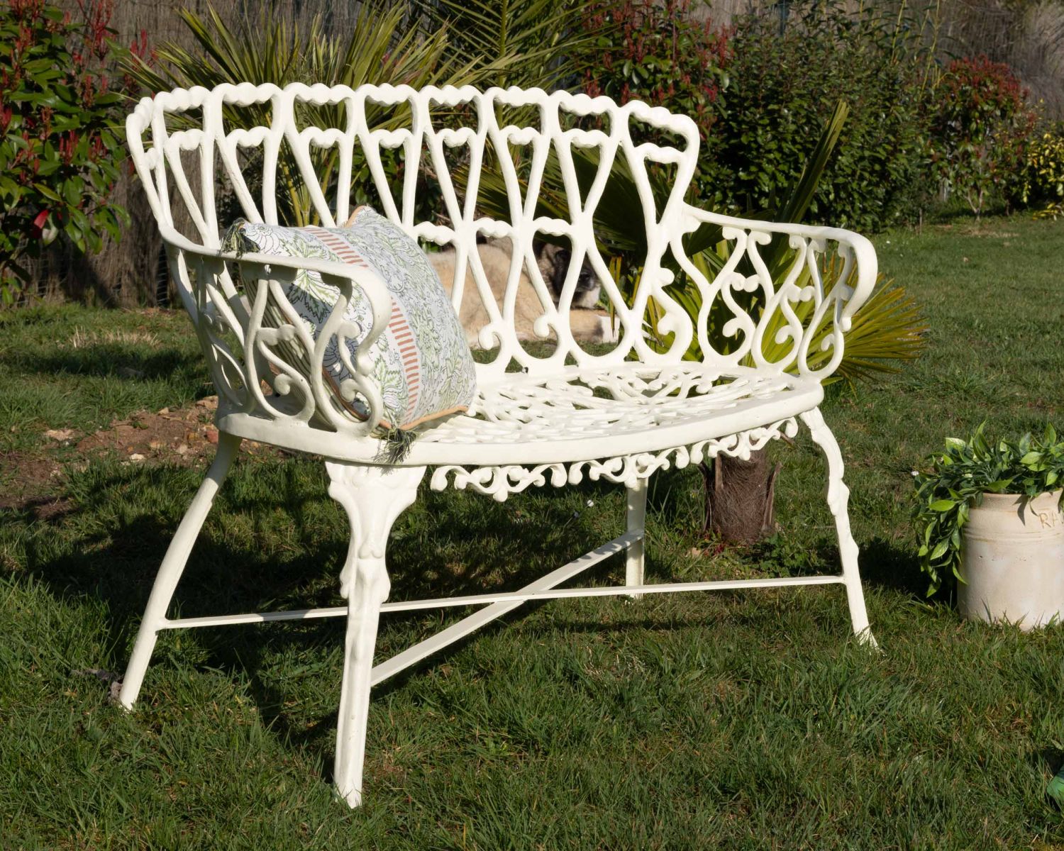 Banc de jardin esprit rétro en fonte esprit fer forgé blanc vieilli "Gardénia" 1m
