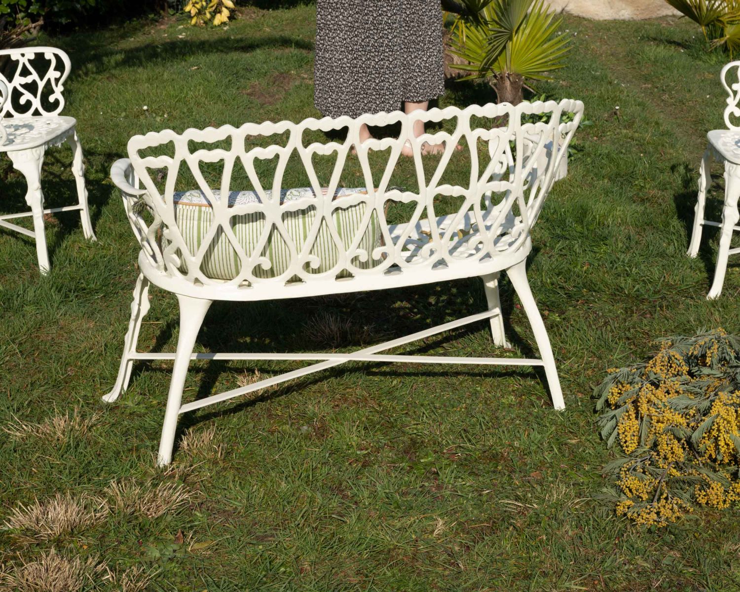 Banc de jardin esprit rétro en fonte esprit fer forgé blanc vieilli "Gardénia" 1m