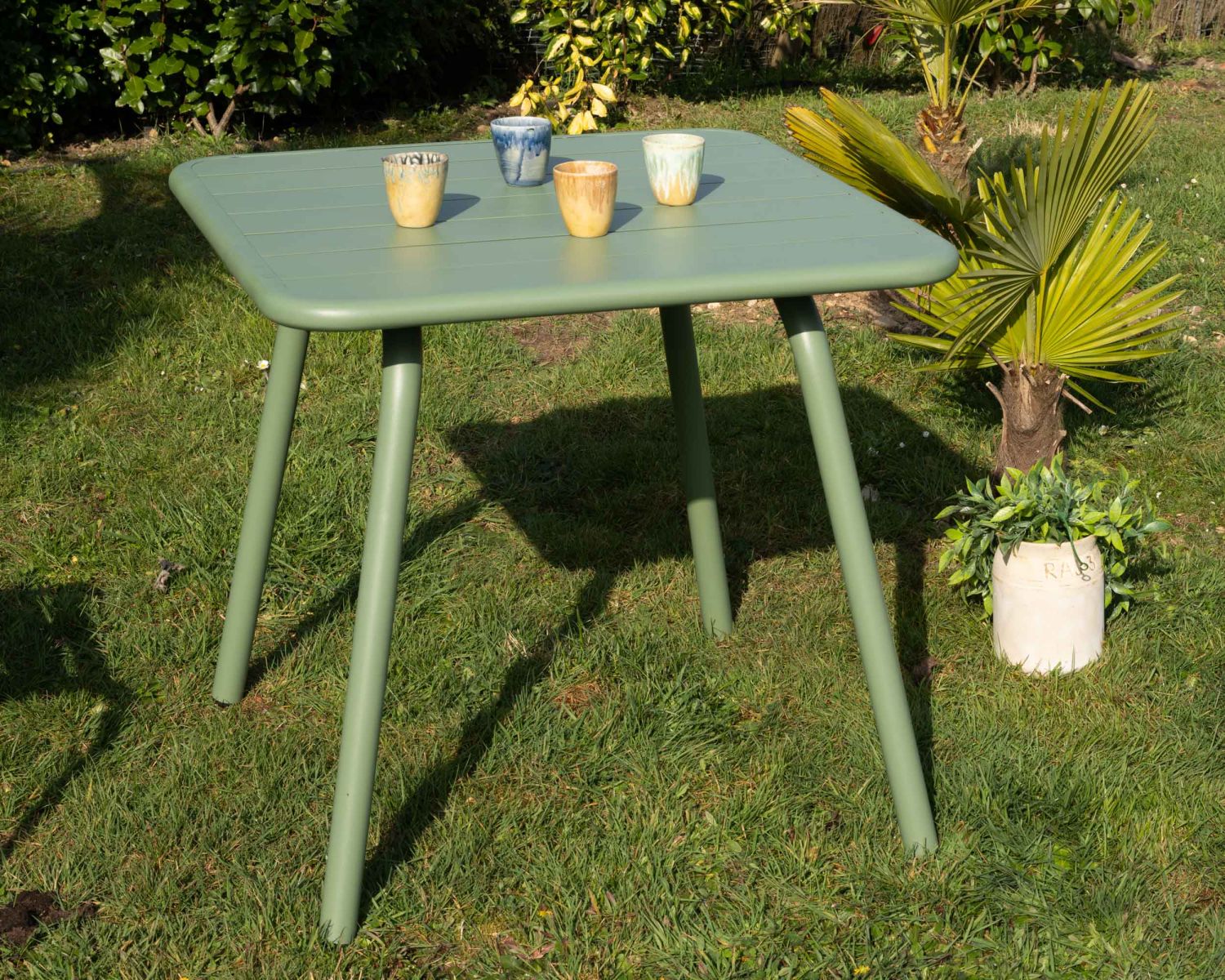 Petite table carrée d'extérieur en métal vert "Horizon" 80 cm