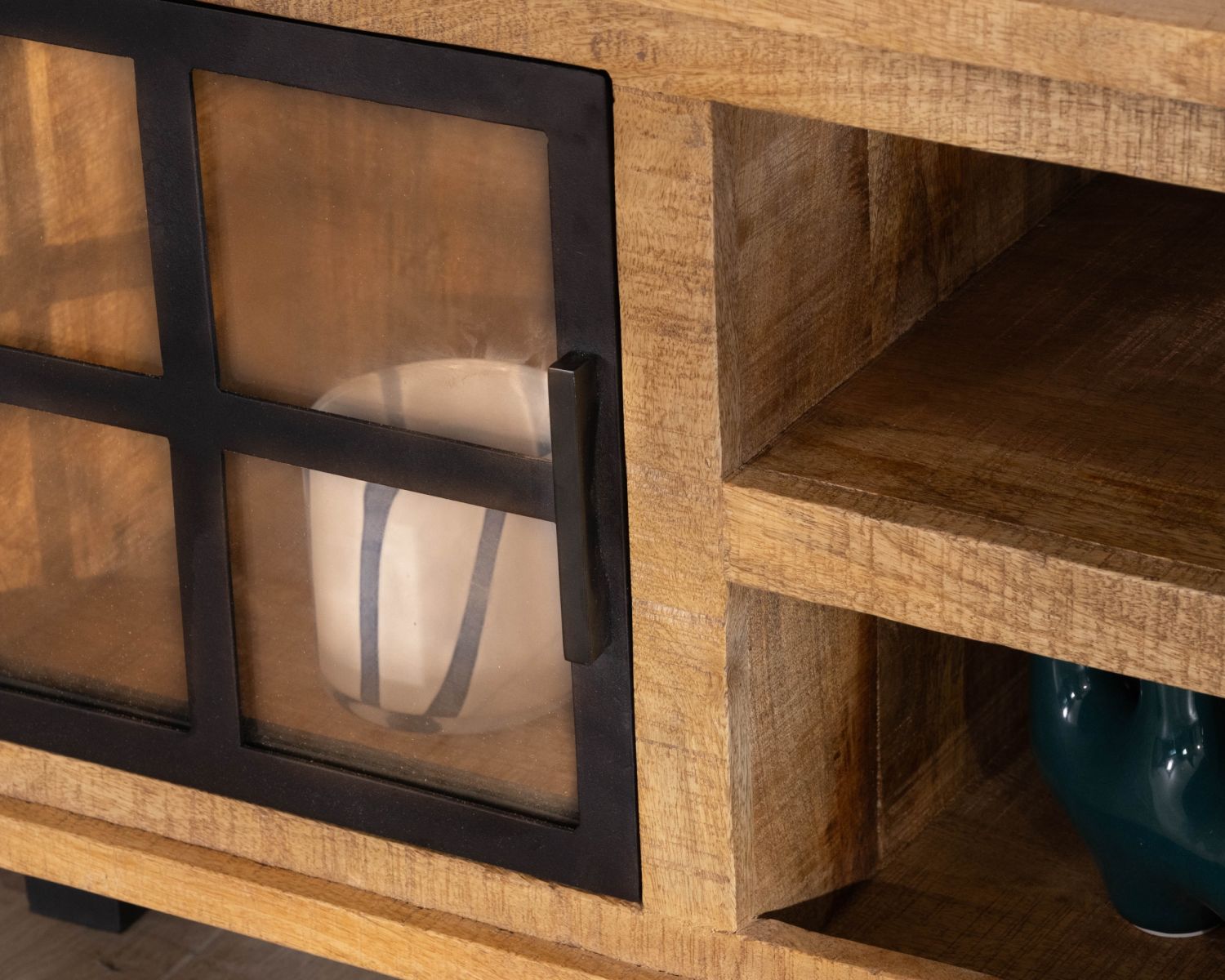 Meuble télé contemporain en manguier massif avec porte vitrée "Manelo" 175 cm